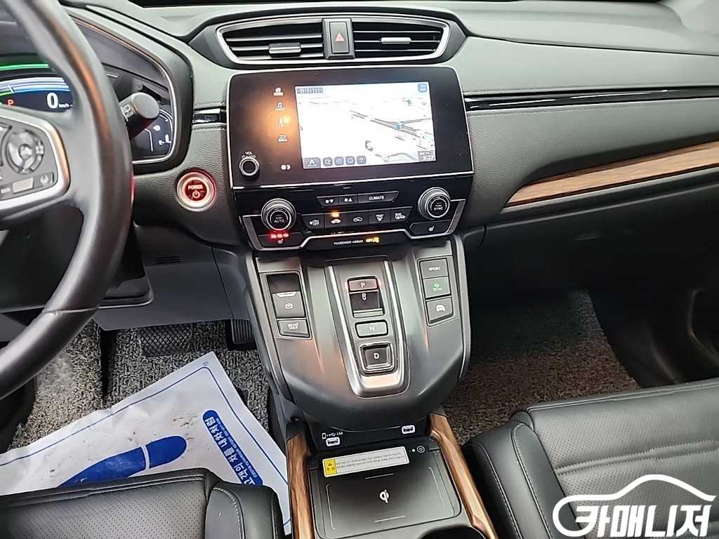 Honda CR-V CR-V 5th Gen 2.0 Hybrid Touring 4WD thumbnail 10