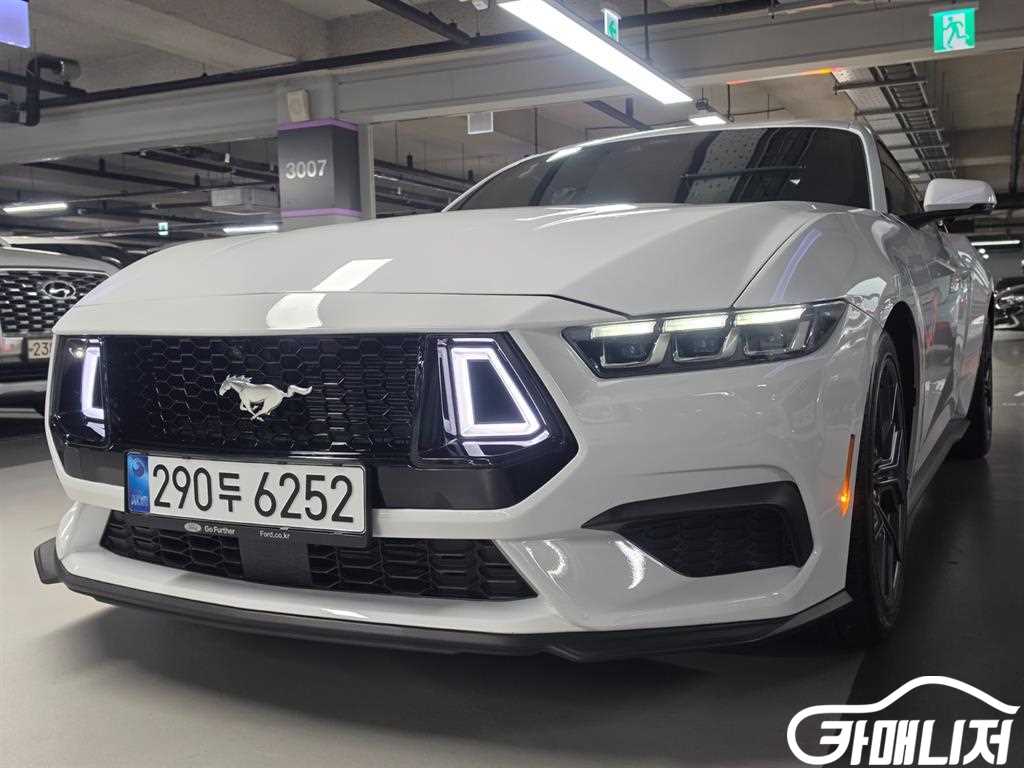 Ford Mustang Mustang 7th Gen 2.3 EcoBoost Premium Coupe thumbnail 20