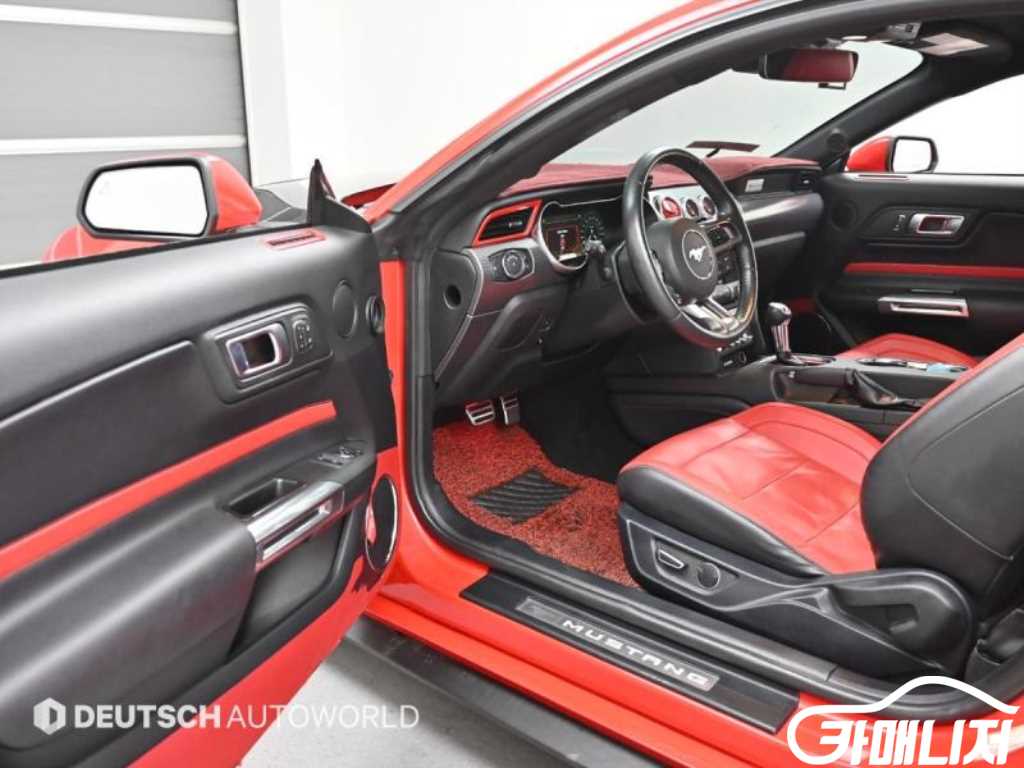 Ford Mustang Mustang 6th Gen 2.3 Coupe thumbnail 12