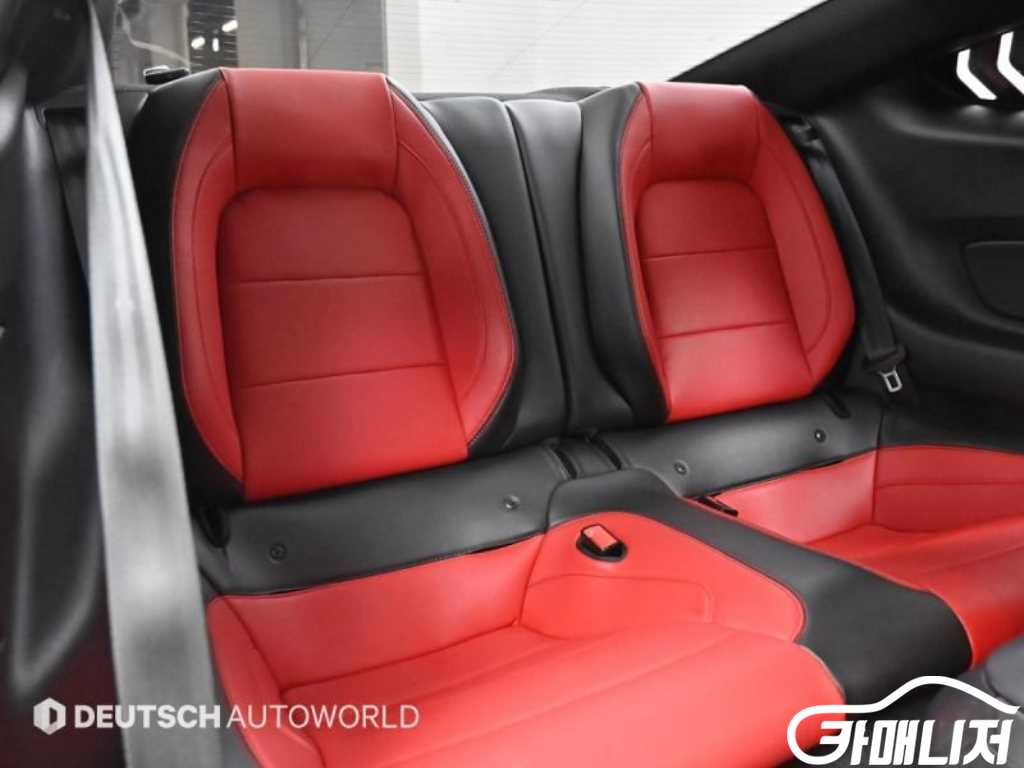 Ford Mustang Mustang 6th Gen 2.3 Coupe thumbnail 13