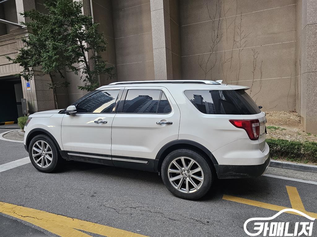 Ford Explorer Explorer 6th Gen 2.3 AWD Rimitideu thumbnail 2