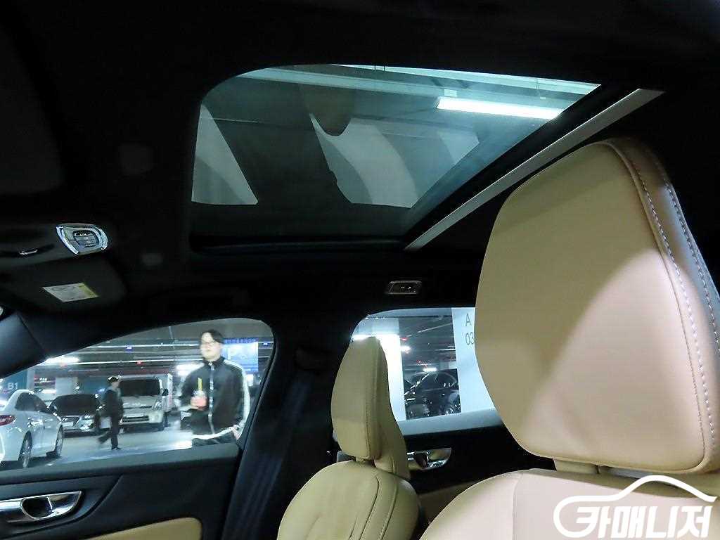 Volvo V60 V60 Cross Country 2nd Gen 2.0 B5 Peuro AWD thumbnail 16