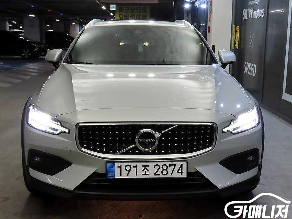 Volvo V60 V60 Cross Country 2nd Gen 2.0 B5 Peuro AWD thumbnail 2