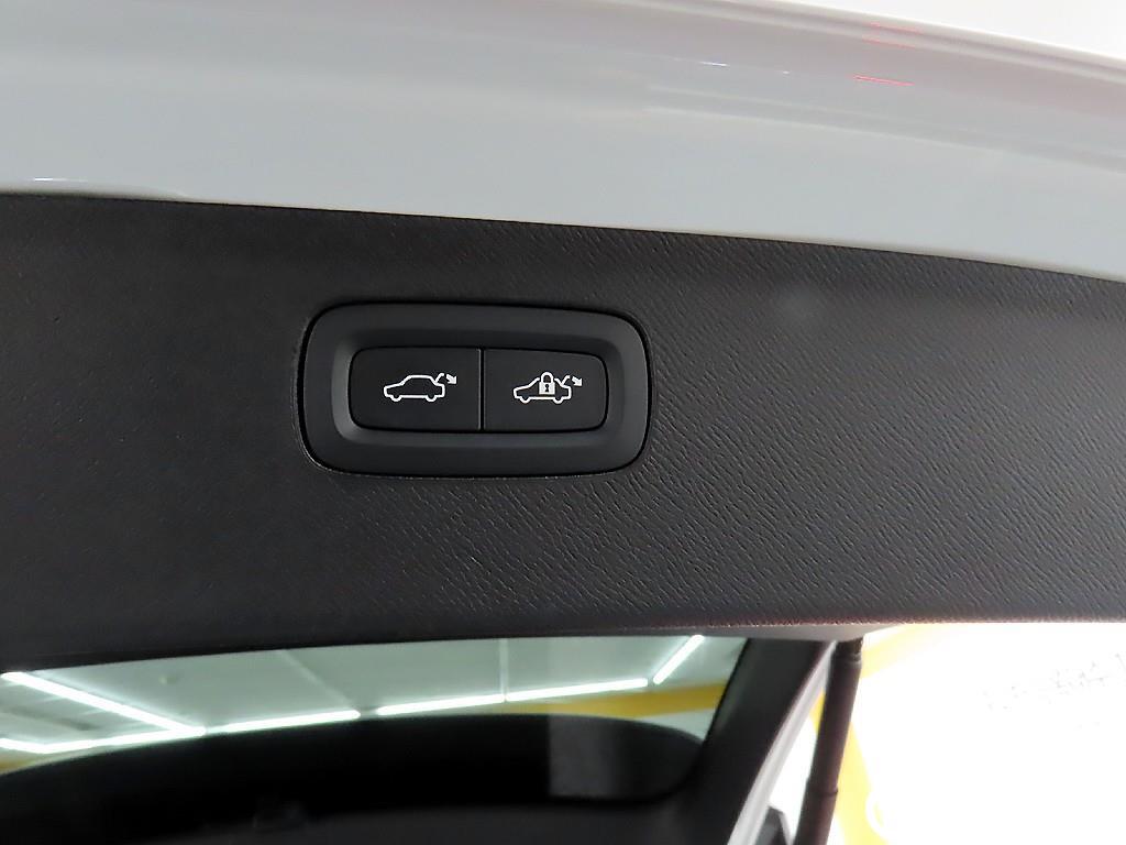 Volvo XC90 XC90 2nd Gen 2.0 B6 AWD thumbnail 18