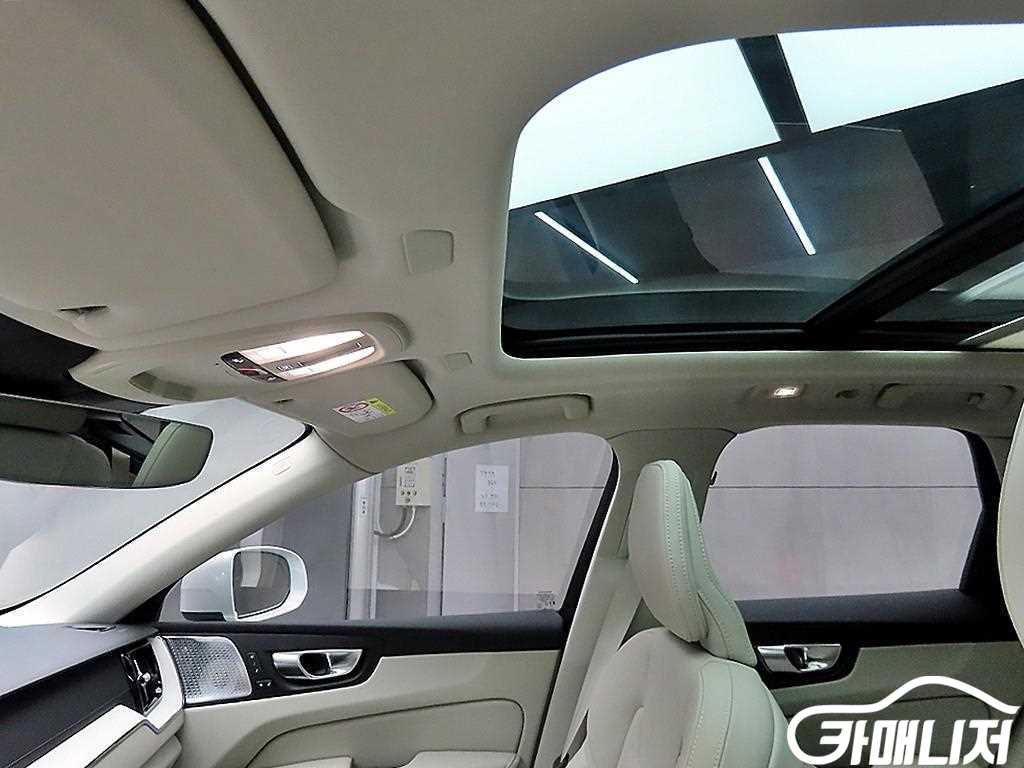 Volvo XC60 B5 AWD Ulteura Bright thumbnail 15