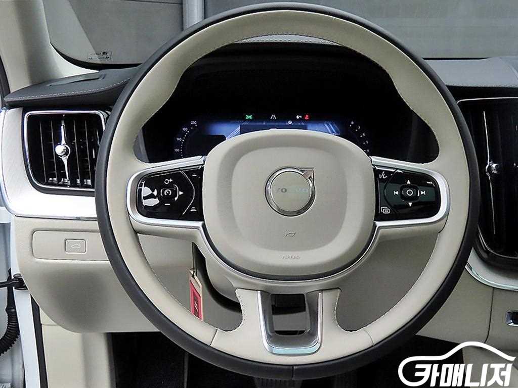 Volvo XC60 B5 AWD Ulteura Bright thumbnail 9