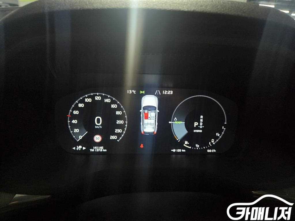 Volvo XC60 T8 AWD R-Design thumbnail 13